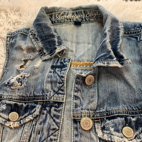 American Eagle Distressed Jean Vest - Picture 3 of 12